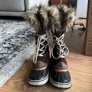 Sorel ‘Joan of Artic’ snow boots